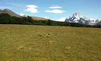 Pampa de las carretas, sendero a la Loma del Pliegue Tumbado.